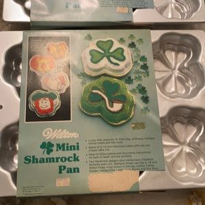 Vintage shamrock mini pans